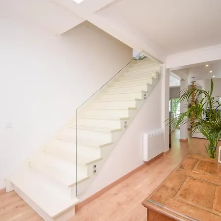 Вилла Amazing Family House With Swimming Pool *